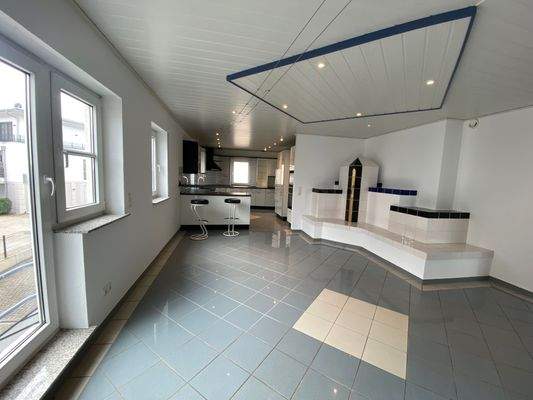 1.OG Esszimmer Blick in die Küche