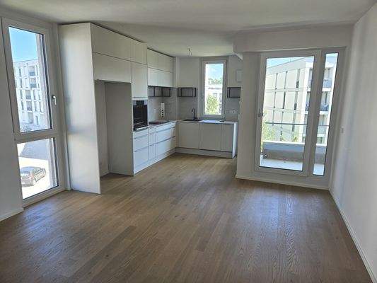 Wohnzimmer mit Blick auf EBK