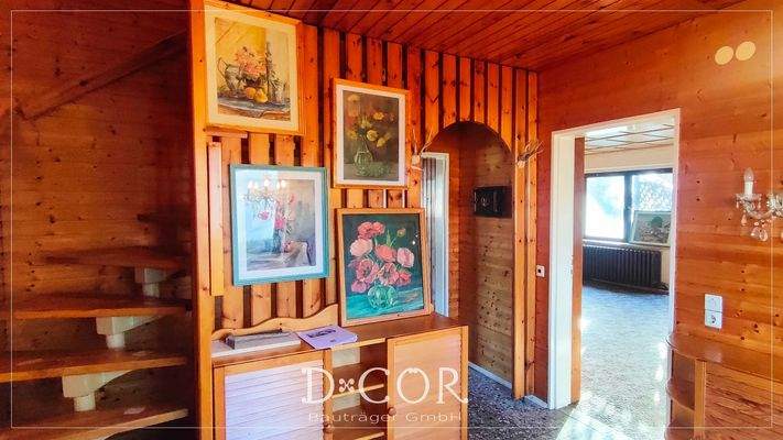 Eingangsbereich mit Treppe ins OG