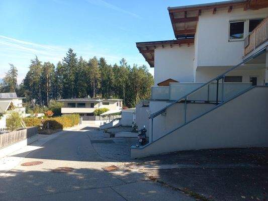 Ansicht Haus von verkehrsberuhigter Straße