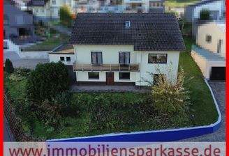 Einfamilienhaus mit Einliegerwohnung wartet auf SIE