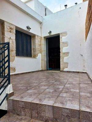 Ostkreta, Chamaizi: Traditionelles zweistöckiges Haus mit Innenhof zu verkaufen