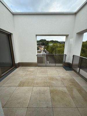 Moderne Terrasse mit Ausblick