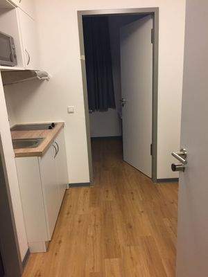 Kleine Küche mit Türen