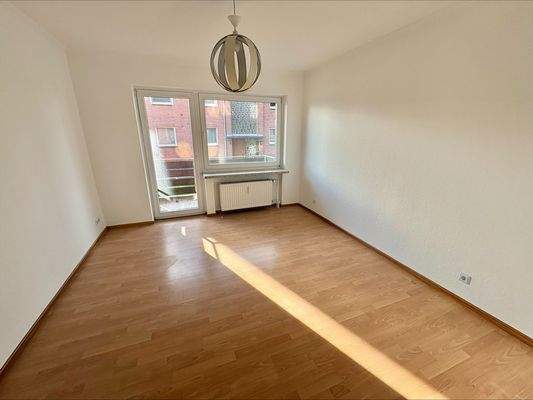 Schlafzimmer mit Zugang zum Balkon