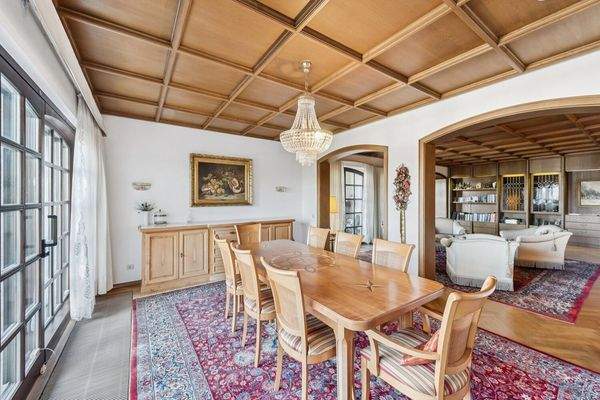  Essbereich mit Balkonzugang und harmonischer Verbindung zum Wohnbereich