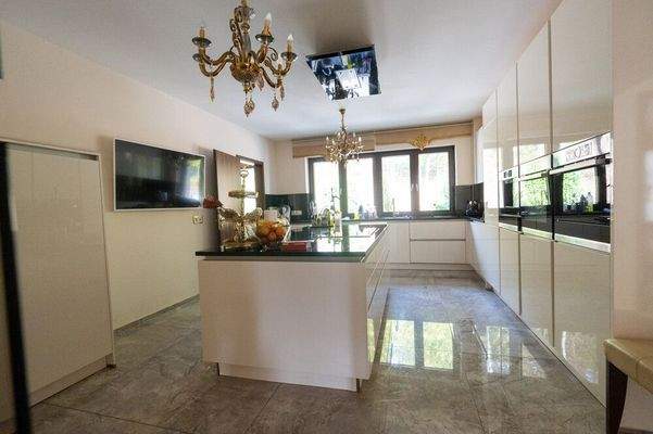 Küche mit Kochinsel