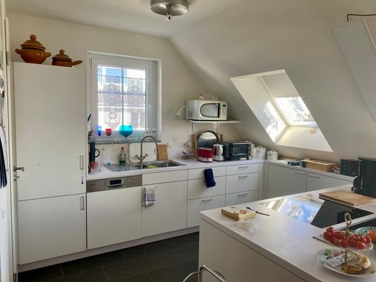 Küche mit 2 Fenster