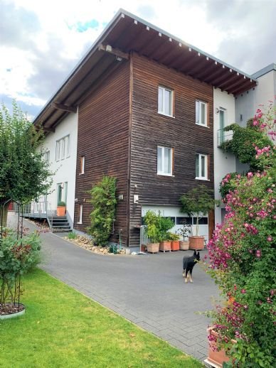 Attraktives Wohnhaus mit Büroeinheit und ansprechender Architektur