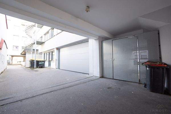 Einfahrt zum Innenhof von zwei Seiten möglich