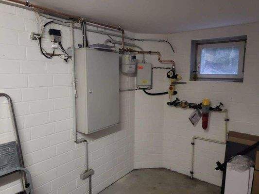 Hausanschlüsse im Kellerraum2