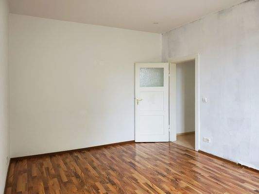 Schlafzimmer 1, Tür Flur.jpg