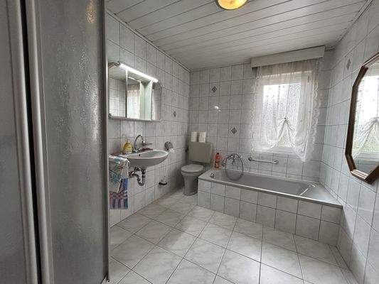 Badezimmer im Obergeschoss