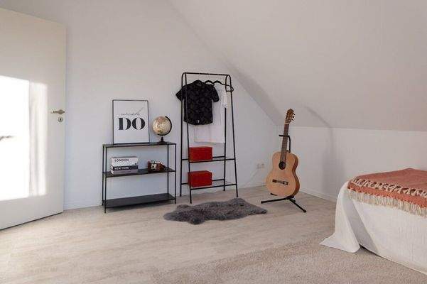 Kinderzimmer mit Kleiderstange