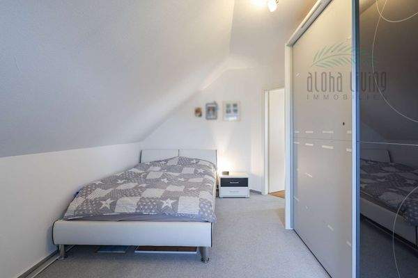 Schlafzimmer (Einliegerwohnung OG)