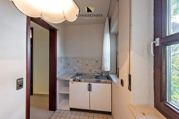 Ein schneller Blick in die Einliegerwohnung - Küche mit Essplatz...