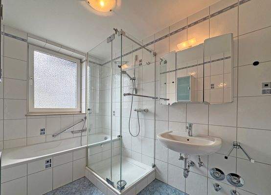 Bad mit separatem WC