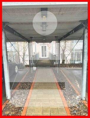 Ansicht vorgelagerte Carport, überdachter  Eingangsbereich