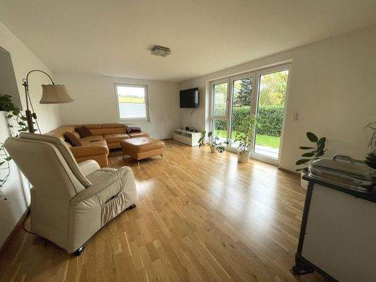 Küche, Esszimmer ... und hier das großzügige Wohnzimmer im Gartengeschoss