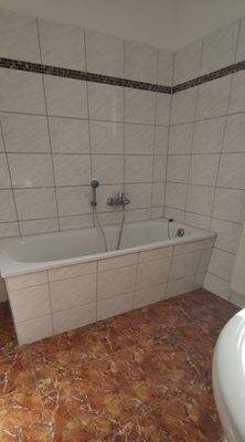 Bad mit Badewanne.jpg