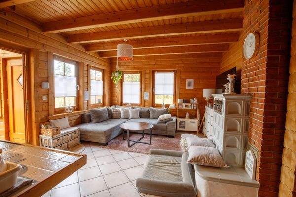 10 - Weiterer Blick Wohnzimmer.jpg