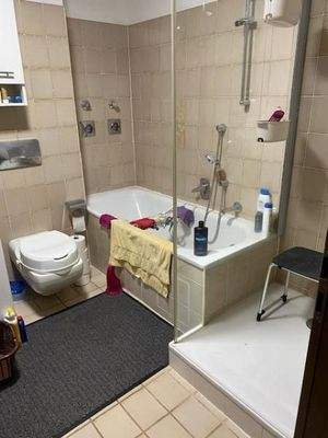 Bad mit Wanne und Dutsche 