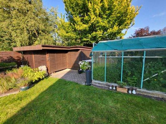 Gewächshaus u. Holzlager