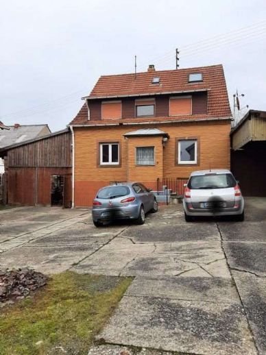 Ein- bis Zweifamilienhaus mit 2 Garagen und großem Grundstück in Reifenberg