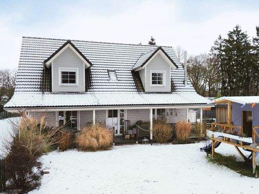 Veranda- und Gartenansicht