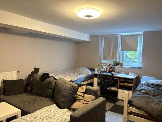 Wohnlich ausgebautes Jugendzimmer im Keller