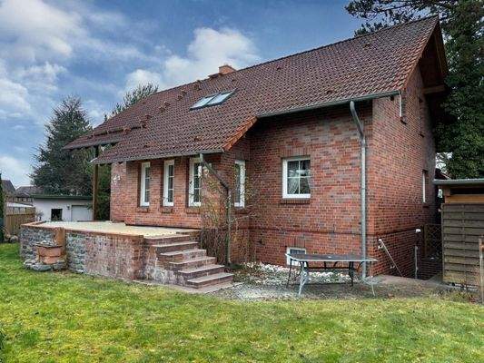 Rückansicht mit Terrasse