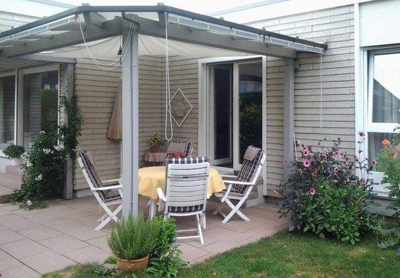 Terrasse mit Überdachung