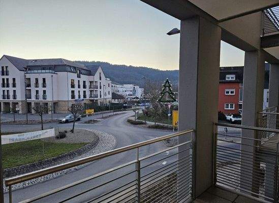 Pendlerbus in sichtbarer Nähe