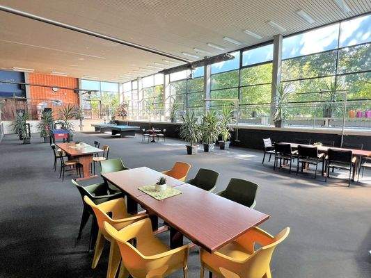 Großzügige Clubfläche Gastraum