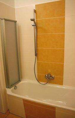 Bad mit Duschfaltwand