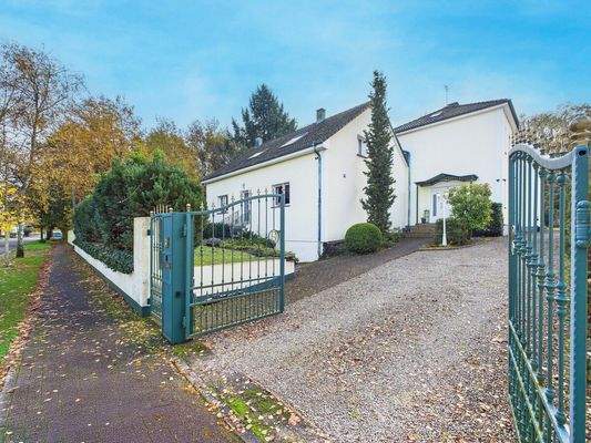 Villa mit Parkgrundstück und Pool in Beaumarais