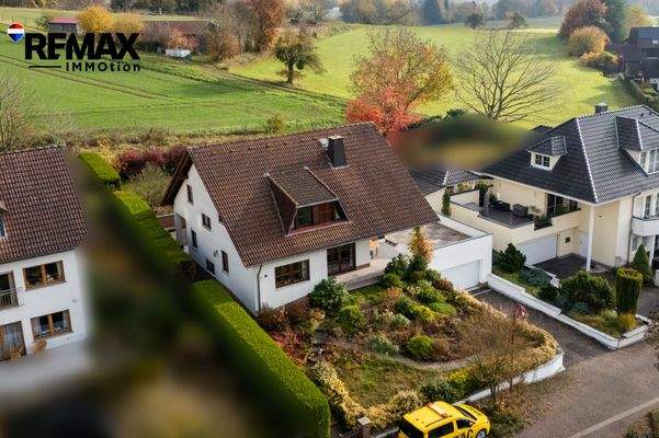 Außen vorne seitlich links