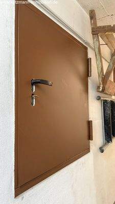 KG - Tür zum Öltank-Raum