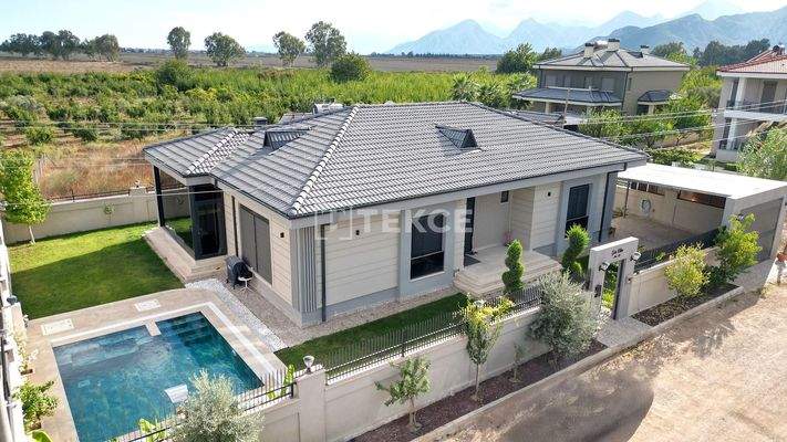 Villa with Pool and Mountain View in Döşemealtı, Antalya