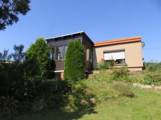 Ansicht Frontseite vom Garten aus