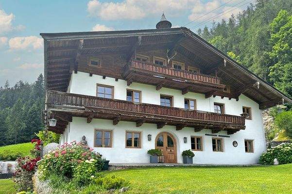 Das liebevoll restaurierte Bauernhaus ...