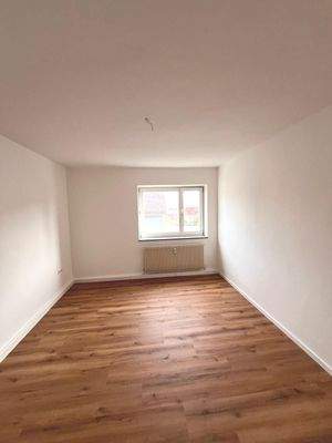 Leeres Zimmer mit Holzboden