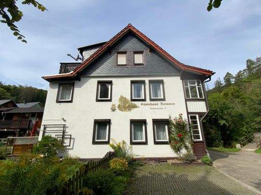 Seitliche Gebäudeansicht