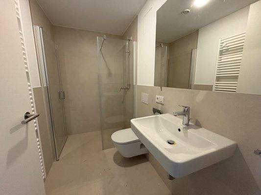 Bad mit ebenerdiger Dusche