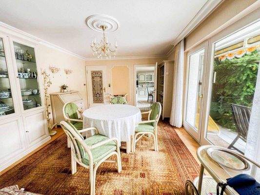 Esszimmer mit Sonnen- Terrasse