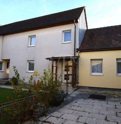 Vorgarten mit Terrasse