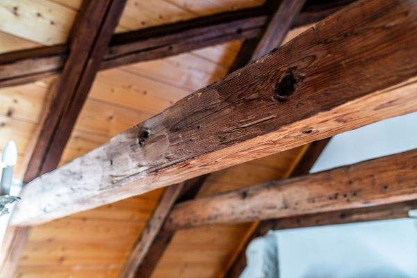 historische Dachbalken aufgearbeitet