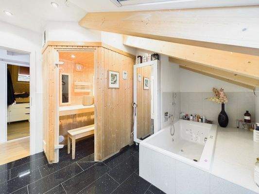 Master-Bad mit Sauna