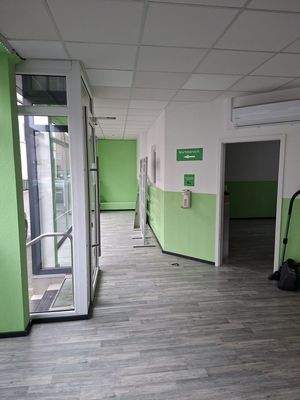 Eingangsbereich u. Wartezeile