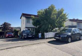 Doppelhaushälfte mit großem Grundstück